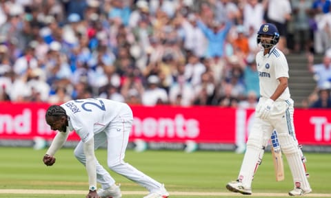  England's Jofra Archer takes the catch of India's Washington Sundar on the fifth day of the third test cricket match between India and England, at the Lord's Cricket Ground (PTI)