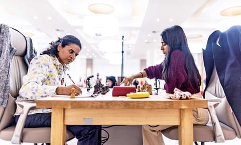 Humpy draws with Divya in first game 