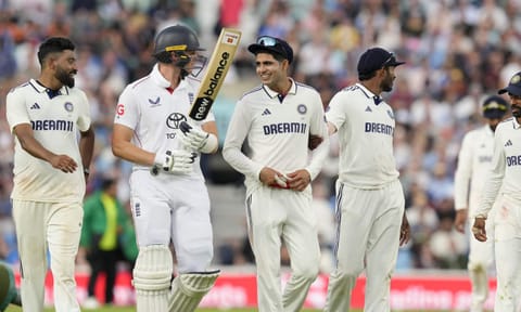 India's players along with England's Jamie Smith return to the pavilion after the match was haulted due to bad light during the fourth day of the fifth Test match between India and England, at The Oval cricket ground, in London (PTI) 