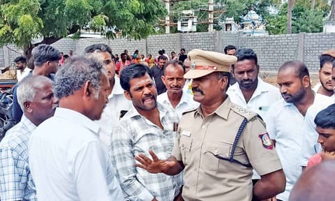 SP K Josh Thangiah holds talks with the agitating residents ahead of demolition at Muthalampatti, on Saturday 