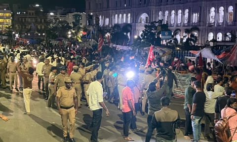 City police arrested and forcibly removed protesting cleanliness workers from outside the Ripon Building, the headquarters of the Greater Chennai Corporation (GCC), late on August 13, 2025. (Photo: Prithiv Raj Anbu)