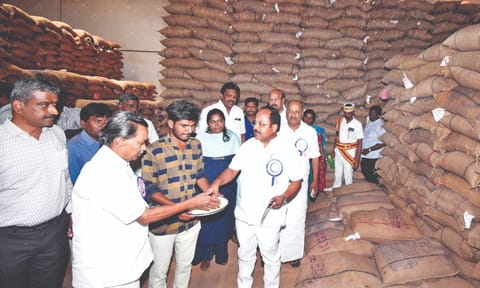 Panel inspects the godown in Pillayarpatti, Thanjavur