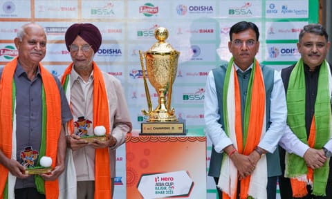 Union Sports Minister Mansukh Mandaviya with former hockey players Zafar Iqbal, left, and Harbinder Singh, 2nd left, during the unveiling of the Hero Asia Cup 2025 trophy, in New Delhi (PTI)