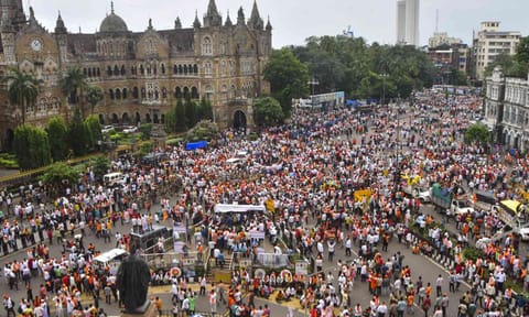 Supporters of activist Manoj Jarange Patil on their way to Mumbai's Azad Maidan to participate in his Maratha reservation protest, at Vashi Toll Plaza, in Navi Mumbai, Friday, Aug. 29, 2025 (PTI) 