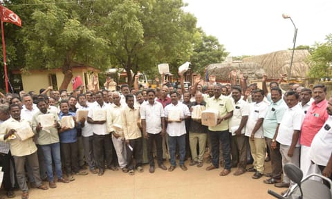 Tasmac employees staging a protest in Thanjavur on Monday 