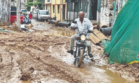 Man driving through a muddy patch of road in Alandur