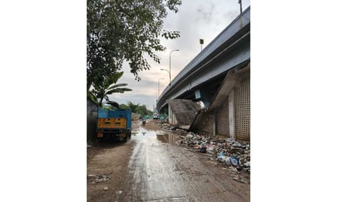 Service road on the right side of the IRR could not be laid in 2022 as the bridge is located too close to the Kolathur lake 