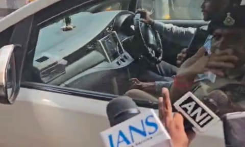 MP police team travelled to Tamil Nadu by a police vehicle 