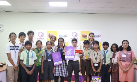 Dr TG Sivaranjani, Director, Kamakshi Memorial Hospitals (5th from right) and Dr Senthil Raj T, Consultant Cardiologist, Dr Kamakshi Memorial Hospitals (third from left rear) with the winners and semi-finalists of the Heart Wise quiz