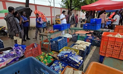  Food Safety Department conducted a surprise inspection at the popular Pallavaram weekly market