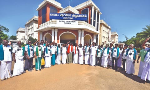 Farmers stage protest at Thanjavur Collectorate on Thursday