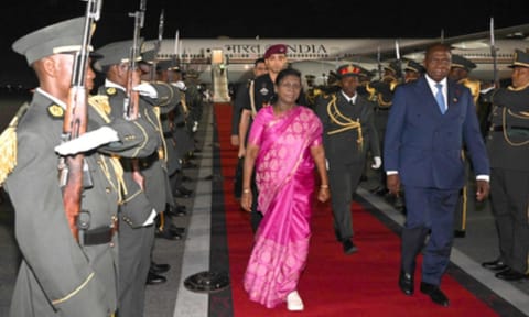  President Droupadi Murmu on Sunday arrived in Luanda (IANS)