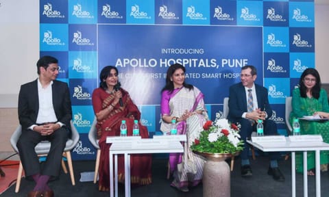 Dr Madhu Sasidhar, Dr Suneeta Reddy, Dr Preetha Reddy, Mr Arunesh Punetha & Dr Manisha Karmarkar at the press to annouce unveiling of Apollo, Pune 