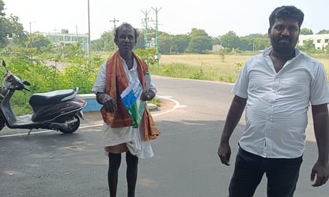 Injured persons arriving for the CBI inquiry in Karur on Tuesday