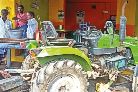 The tractor crashed into the hotel