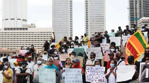 People protesting against the Lankan govt