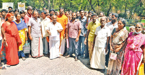 Gangai Amman Temple devotees who came to present a petition to Collector in Vellore