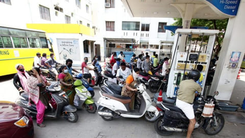 The dealers said that one day's protest would prevent the oil marketing companies from achieving their monthly target.