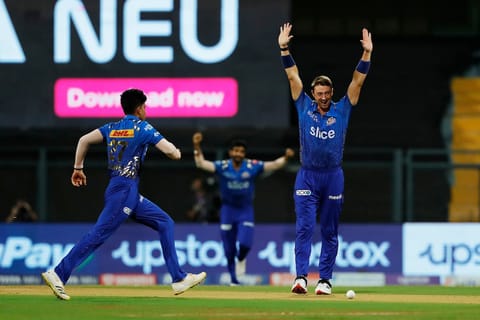 Daniel Sams picks up two wickets in the first over