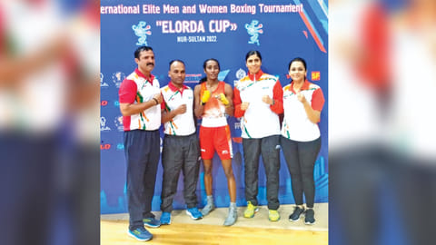 Kalaivani Srinivasan with the support staff
