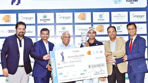 Manu Gandas (third from right) receives the trophy and cheque.
