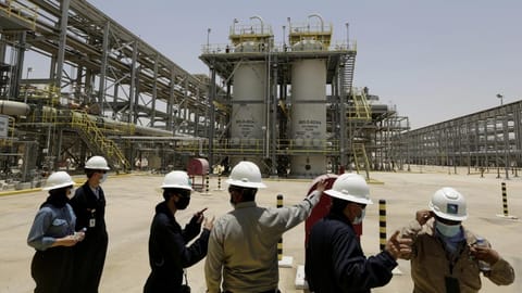 Saudi Aramco engineers and journalists