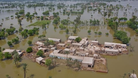 Death toll from Pakistan flood crosses 1,000 mark