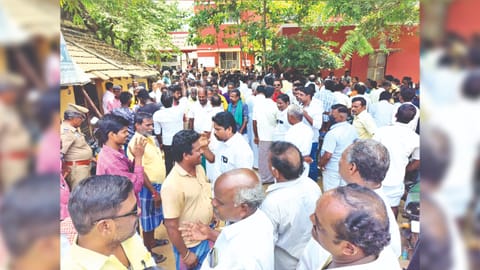 PMK members staging a protest in front of the Jayankondam police station on Tuesday.