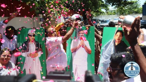EPS faction celebrate HC's verdict on Wednesday
