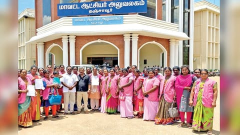 Volunteers of ?Makkalai Thedi Maruthuvam? Scheme at Thanjavur Collectorate