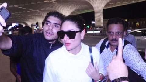 Kareena was mobbed by fans while entering the airport.