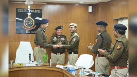Delhi CP rewards cops who halted the attack on Aaftab Amin Poonawalla on Monday night