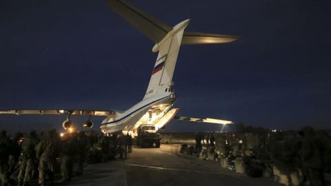 Ukrainian servicemen freed in prisoner swap with Russia