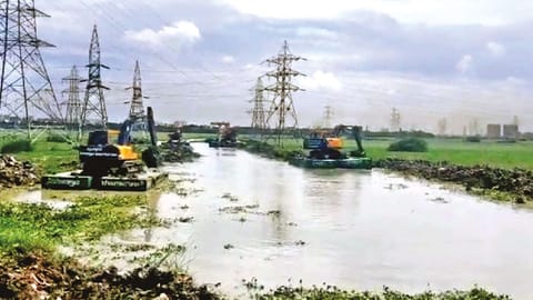 WRD hard at work in the Pallikaranai waterbody
