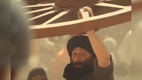 Sunny Deol lifts giant wheel