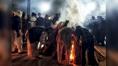 Last rites of Anjali being performed