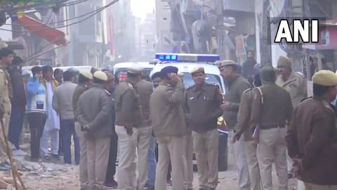 Delhi police at the Sultanpuri area