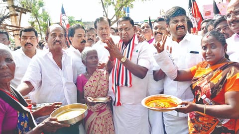 AIADMK candidate KS Thennarasu and leaders going on a door-to-door campaign in Erode on Friday