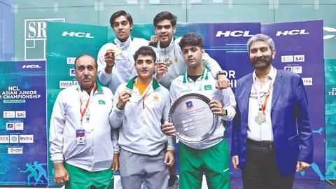 The victorious Pakistan junior men?s team with the top prize