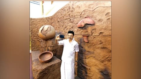 Stalin taking a selfie at the museum
