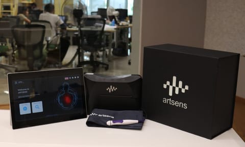 Non-invasive device to assess the health and age of blood vessels