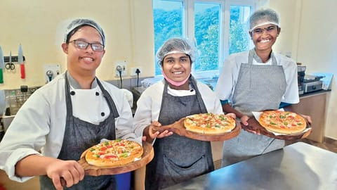 Staff of Museum Caf?