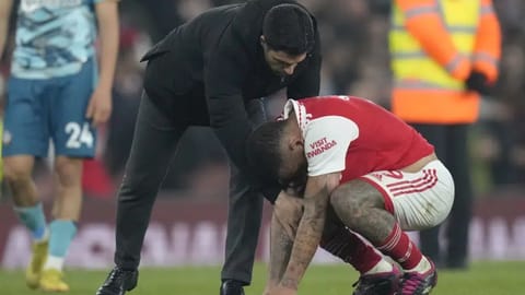 Arsenal's manager Mikel Arteta, left, talks to Arsenal's Gabriel Jesus at the end of the English Premier League soccer match between Arsenal and Southampton at Emirates stadium in London