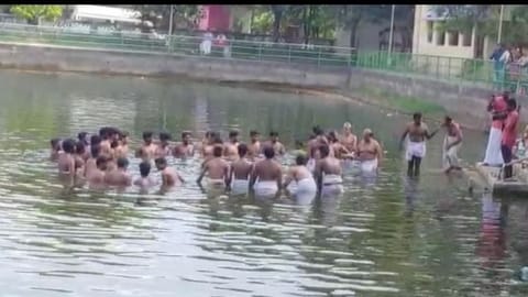 Experts said that only trained rescuers can handle such situations and untrained persons, even if they know swimming can be dragged into the water in such cases.