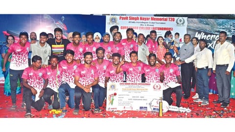 RKM Vivekananda College men?s team that emerged triumphant