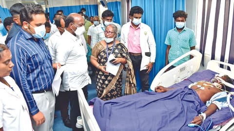 Minister Ma Subramanian visiting hooch tragedy victims
undergoing treatment at Chengalpattu GMCH on Tuesday