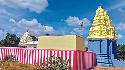 Ancient Shiva temple at Perungarunai village in Ramnad