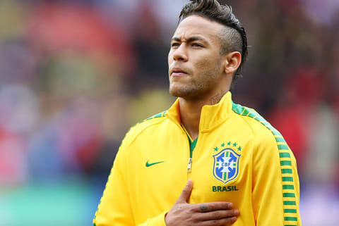 Neymar's slim shoulders carry Brazil's burden of hopes