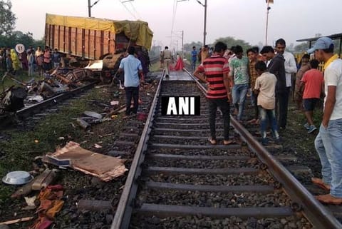 Truck hits Delhi-bound Rajdhani Express, 2 coaches derail