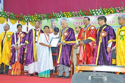 Governor Banwarilal Purohit handing over degree to a student during the convocation of Tiruvalluvar